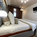 Apartment 5 Lviv Apart Дві Кім Ізольовані І Кухня- Студія З Балконом Тиха Центр Lviv