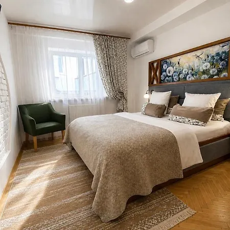 Appartement 5 дві кім ізольовані і кухня- студія з балконом тиха центр *