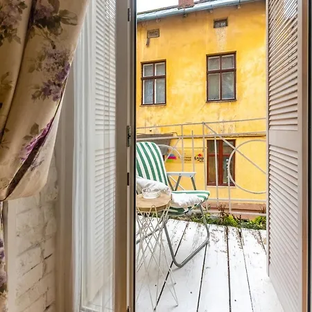 5 дві кім ізольовані і кухня- студія з балконом тиха центр * Lviv