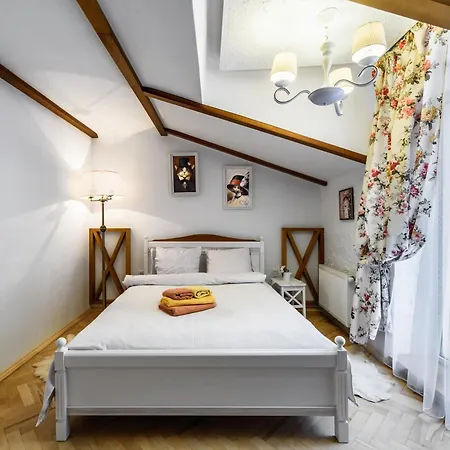 5 Lviv Apart Дві Кім Ізольовані І Кухня- Студія З Балконом Тиха Центр